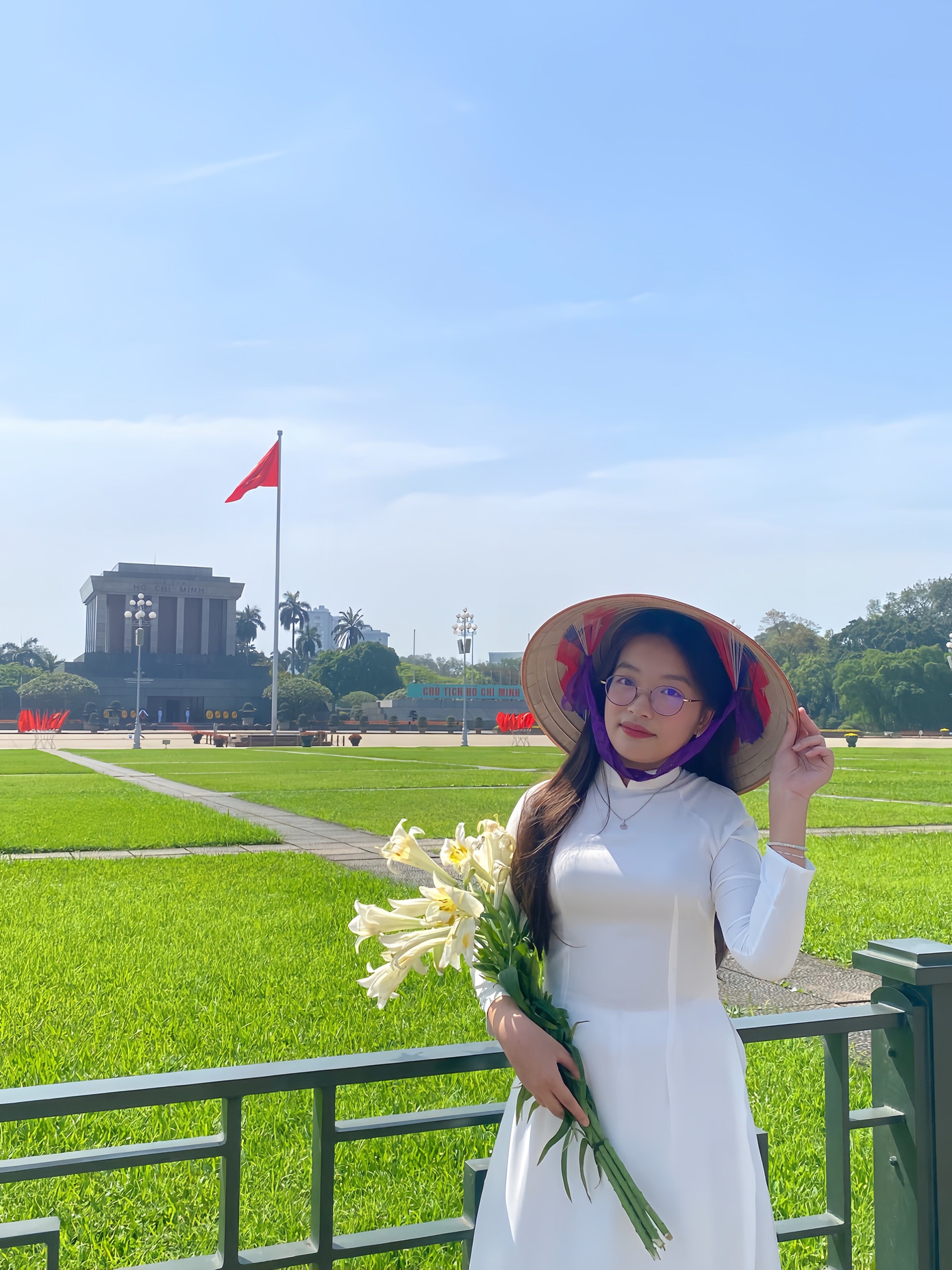 Ngô Ngọc Ánh, sinh viên năm nhất ngành Ngôn ngữ Trung Quốc, Trường Đại học Thành Đông. Ngô Ngọc Ánh, sinh viên năm nhất ngành Ngôn ngữ Trung Quốc, Trường Đại học Thành Đông.