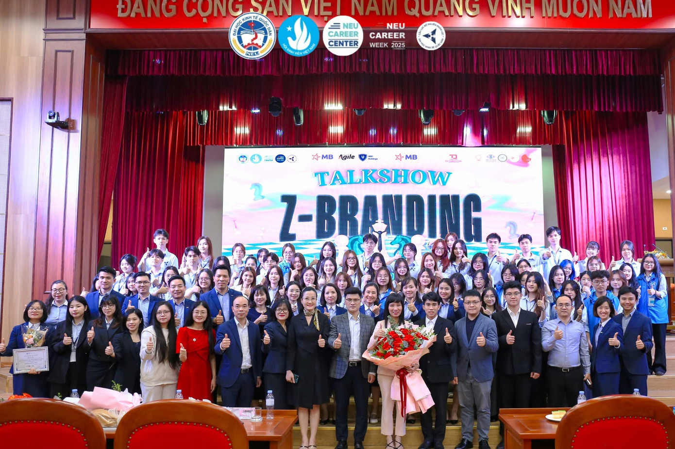 Mai Thanh – thành viên Ban Tổ chức trong nhiều chương trình, sự kiện học thuật quy mô lớn tại Đại học Kinh tế Quốc dân, góp phần tạo nên môi trường học thuật năng động, chuyên nghiệp dành cho sinh viên.