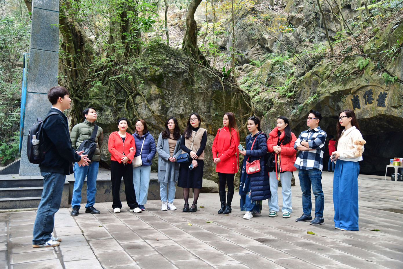 Vũ Văn Oánh đồng hành cùng BCN, Công đoàn khoa Du lịch học trường Đại học Khoa học Xã hội và Nhân văn. Vũ Văn Oánh đồng hành cùng BCN, Công đoàn khoa Du lịch học trường Đại học Khoa học Xã hội và Nhân văn.