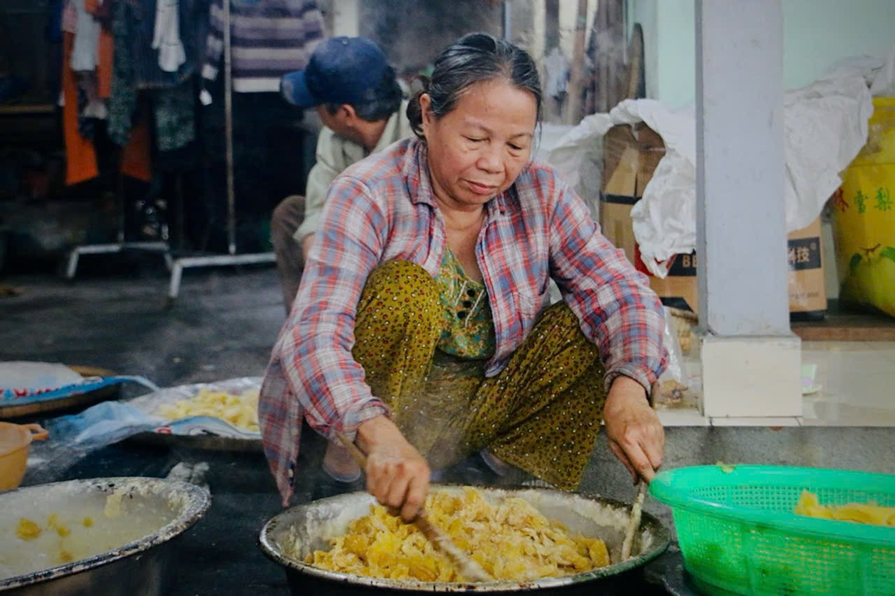 Mỗi mẻ mứt gừng ra lò đều chứa đầy tâm huyết của người thợ.