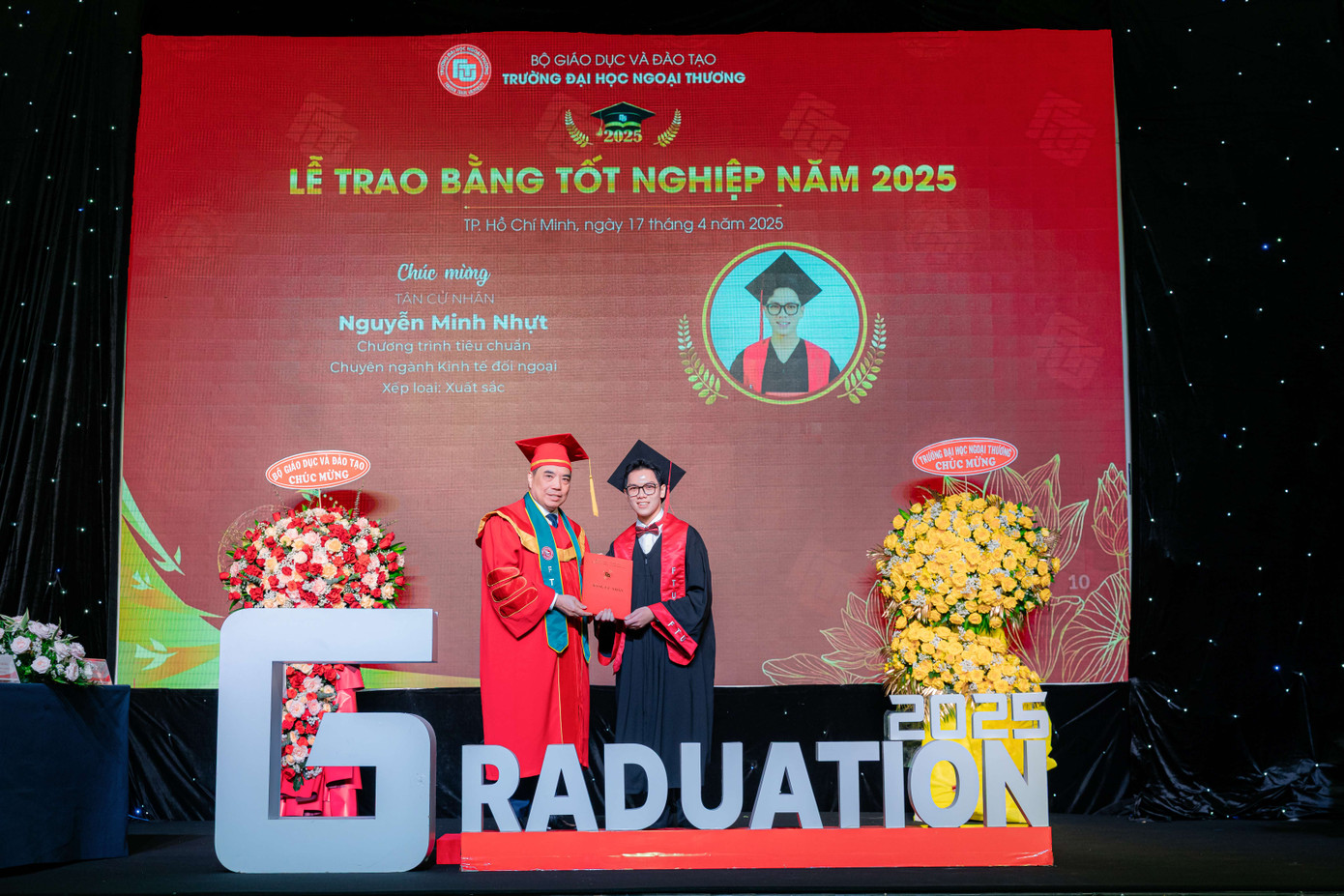 Nguyễn Minh Nhựt tốt nghiệp loại xuất sắc ngành Kinh tế Đối ngoại, Trường Đại học Ngoại thương. Nguyễn Minh Nhựt tốt nghiệp loại xuất sắc ngành Kinh tế Đối ngoại, Trường Đại học Ngoại thương.