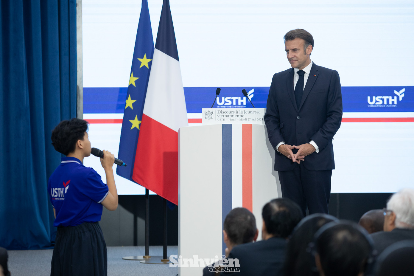 Ngài Emmanuel Macron đối thoại cùng các sinh viên Việt Nam.