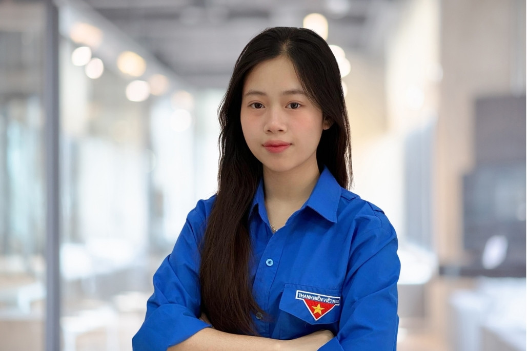 Vũ Thị Cẩm Tú sinh ra và lớn lên tại thành phố Hoa phượng đỏ - Hải Phòng. Vũ Thị Cẩm Tú sinh ra và lớn lên tại thành phố Hoa phượng đỏ - Hải Phòng.