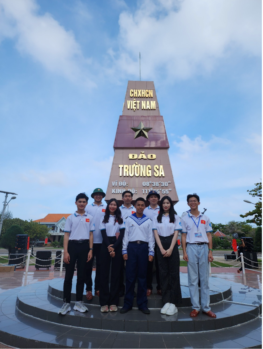 Tham gia Hành trình Sinh viên với biển, đảo Tổ quốc năm 2023. Tham gia Hành trình Sinh viên với biển, đảo Tổ quốc năm 2023.