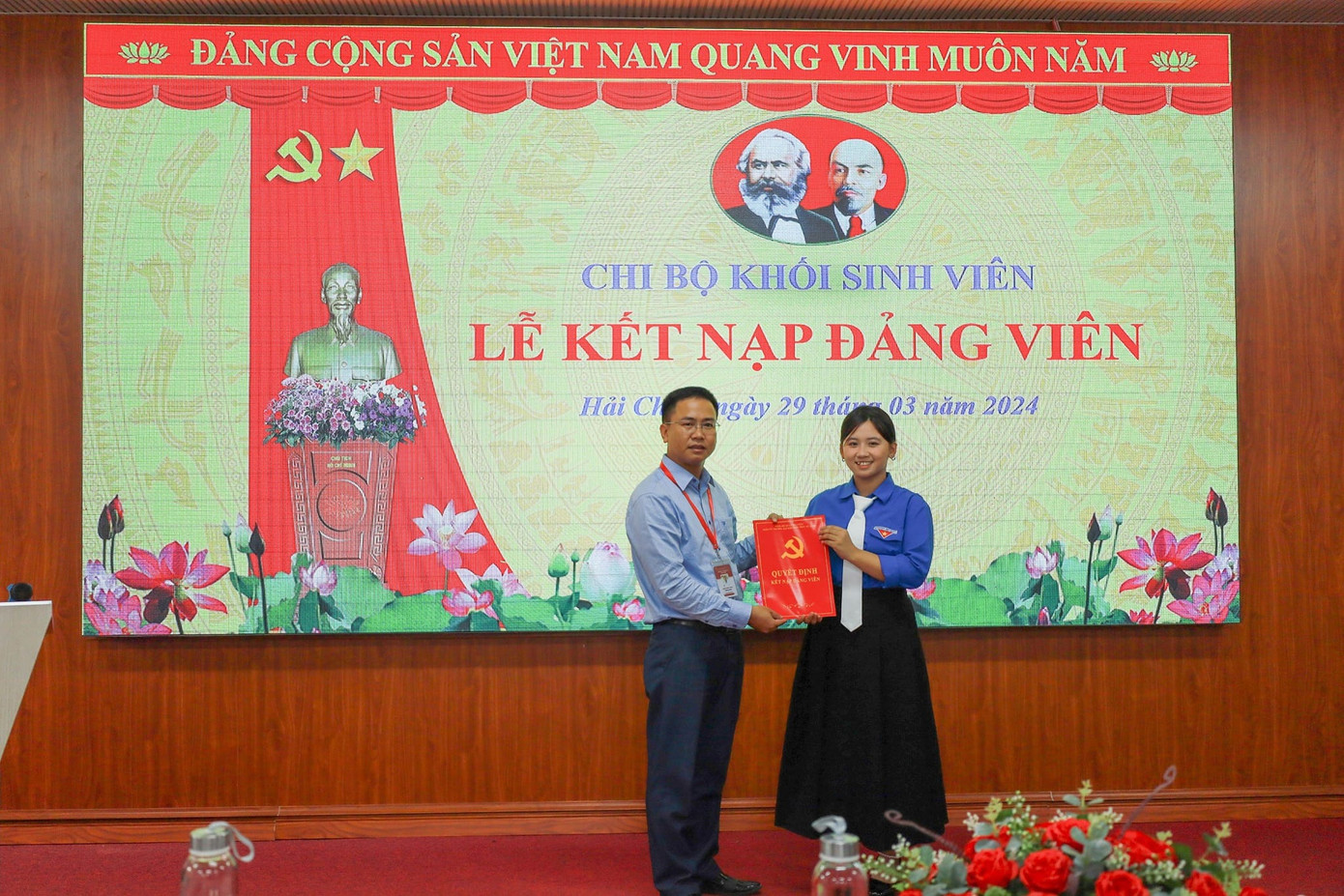 Trâm Anh là đảng viên Đảng Cộng sản Việt Nam.