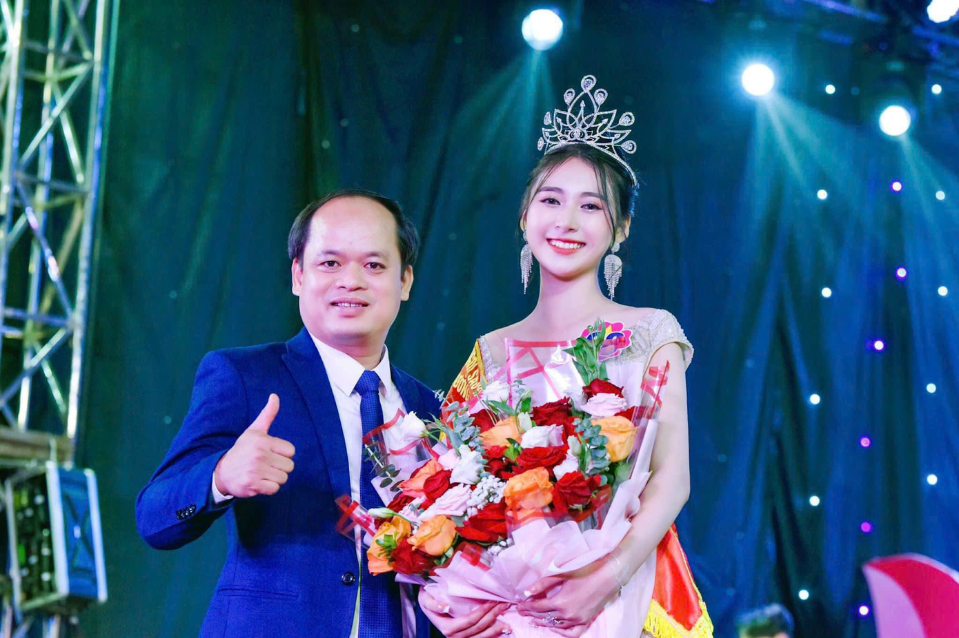 Bước ra khỏi vùng an toàn, Trâm Anh từng tự ti về chiều cao nhưng đã dũng cảm vượt qua nỗi sợ để chinh phục cuộc thi "Ngôi sao học đường" ngay từ thời cấp ba. Bước ra khỏi vùng an toàn, Trâm Anh từng tự ti về chiều cao nhưng đã dũng cảm vượt qua nỗi sợ để chinh phục cuộc thi "Ngôi sao học đường" ngay từ thời cấp ba.