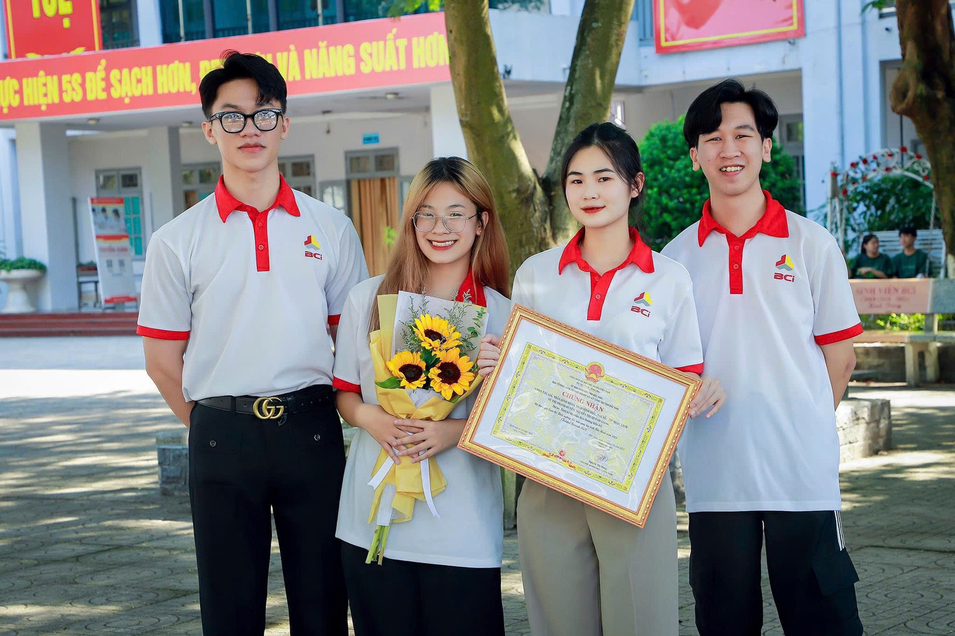 Nhóm sinh viên vinh dự đạt giải Nhì tại cuộc thi Khởi nghiệp Đổi mới sáng tạo tỉnh Bắc Ninh năm 2023.