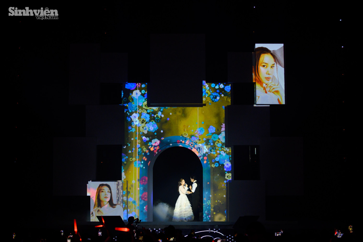 Ngôi sao hạng S mang tới đêm nhạc màn trình diễn đầy bất ngờ với nhiều cung bậc cảm xúc với các ca khúc gắn liền với tên tuổi của &quot;hoạ mi tóc nâu&quot;.