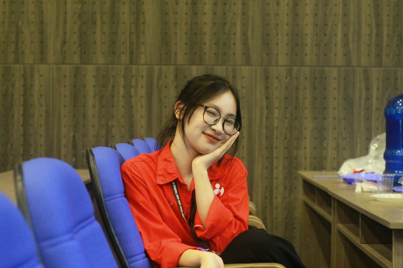 Thanh xuân với Huệ không phải là những gì ta giữ lại mà là những gì ta trao đi. Thanh xuân với Huệ không phải là những gì ta giữ lại mà là những gì ta trao đi.