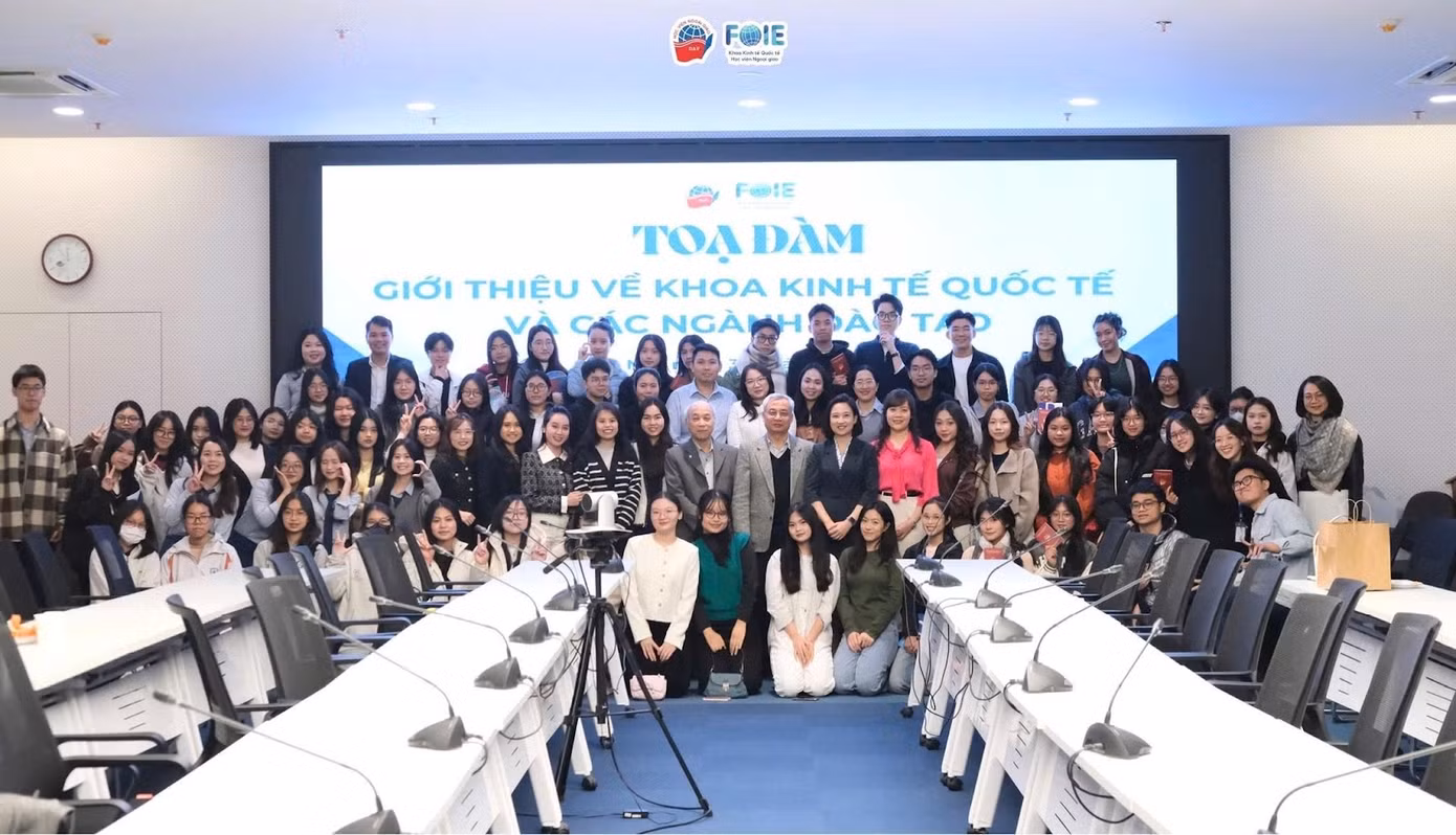 K52 Wannabe tại Tọa đàm Giới thiệu về Khoa Kinh tế quốc tế và các ngành đào tạo.