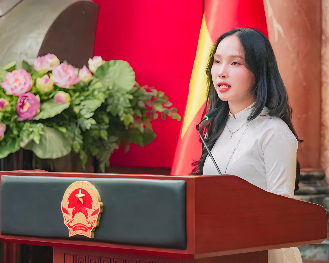 Bảo Nhi phát biểu tại chương trình Gặp mặt 95 nữ đảng viên tiêu biểu Thủ đô tại Phủ Chủ tịch.