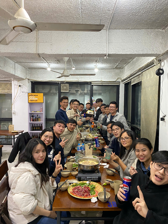 Bữa tiệc liên hoan sôi động ý nghĩa team Nissan của Huyền. Bữa tiệc liên hoan sôi động ý nghĩa team Nissan của Huyền.