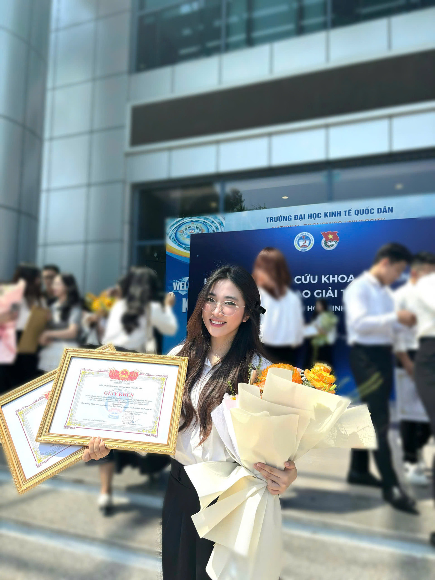 Ngọc Mai nhận giải Nghiên cứu khoa học năm 2024.