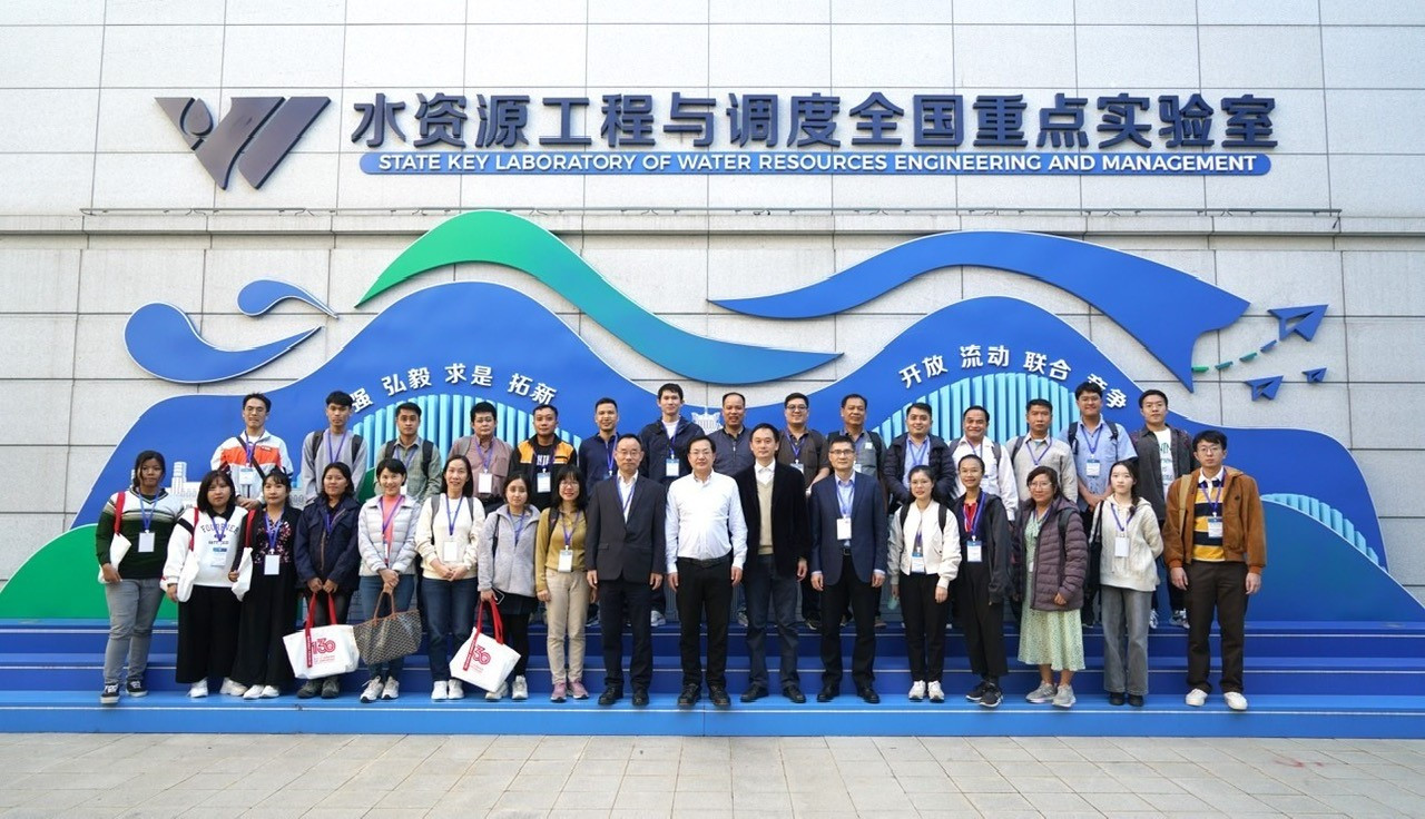 Tham gia Hội thảo tập huấn về quản lý nước trong canh tác lúa tại Đại học Vũ Hán, Trung Quốc.