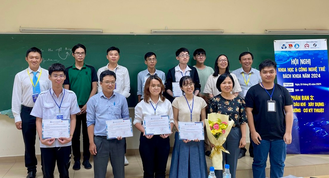 Minh Triệu chụp ảnh tại Chương trình Hội nghị Khoa học & Công nghệ trẻ Bách khoa 2024 tổ chức tại Trường Đại học Bách Khoa TP. Hồ Chí Minh. Minh Triệu chụp ảnh tại Chương trình Hội nghị Khoa học & Công nghệ trẻ Bách khoa 2024 tổ chức tại Trường Đại học Bách Khoa TP. Hồ Chí Minh.