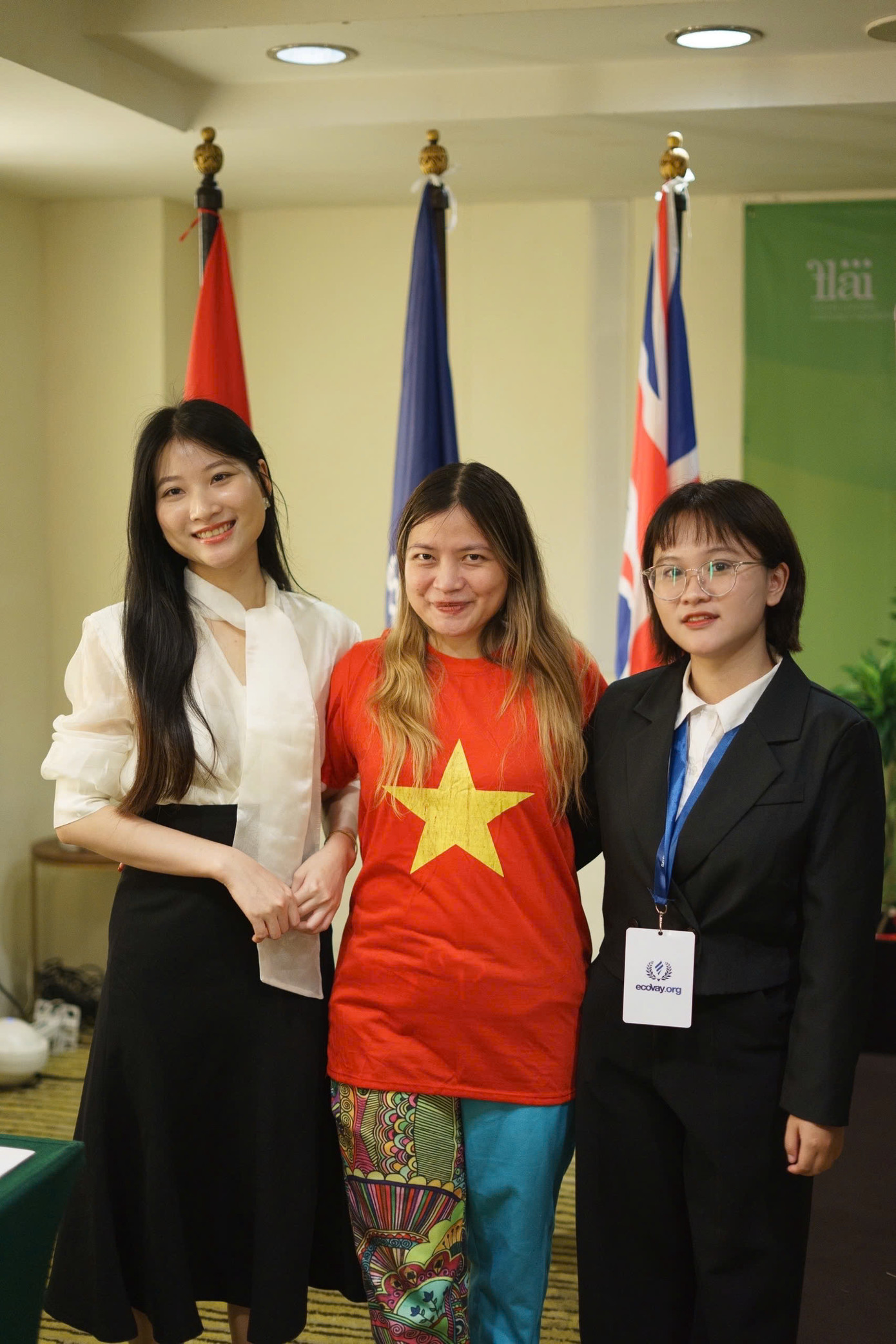 Các đại biểu Việt Nam tại Hội nghị Lãnh đạo Tương lai Indonesia 2025. Các đại biểu Việt Nam tại Hội nghị Lãnh đạo Tương lai Indonesia 2025.