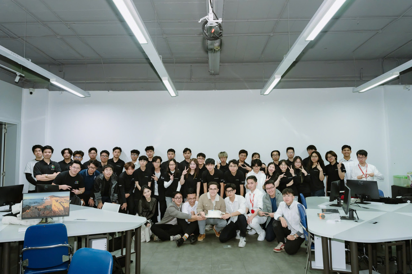 GDG on Campus - HUST là một phần của mạng lưới hơn 1.000 cộng đồng Google Developer Groups tại hơn 140 quốc gia GDG on Campus - HUST là một phần của mạng lưới hơn 1.000 cộng đồng Google Developer Groups tại hơn 140 quốc gia