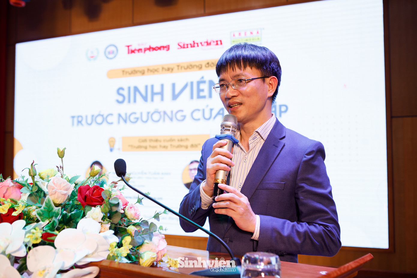 Phát biểu khai mạc chương trình, nhà báo Nguyễn Tuấn Anh gửi lời chúc mừng tới các sinh viên HCCP: "Với các phòng thí nghiệm và trang thiết bị hiện đại, Trường Cao đẳng Dược Trung ương Hải Dương mang đến môi trường thực hành chất lượng cao, điều vô cùng quan trọng đối với sinh viên ngành dược. Chúc mừng các bạn đã có cơ hội học tập tại ngôi trường này."