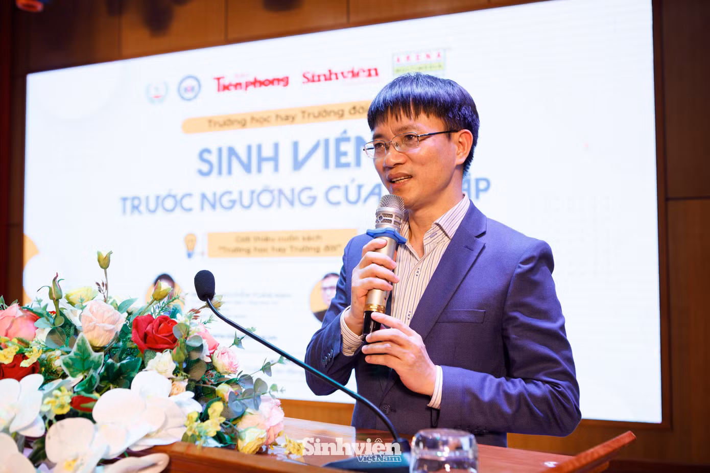 Phát biểu khai mạc chương trình, nhà báo Nguyễn Tuấn Anh gửi lời chúc mừng tới các sinh viên HCCP: "Với các phòng thí nghiệm và trang thiết bị hiện đại, Trường Cao đẳng Dược Trung ương Hải Dương mang đến môi trường thực hành chất lượng cao, điều vô cùng quan trọng đối với sinh viên ngành dược. Chúc mừng các bạn đã có cơ hội học tập tại ngôi trường này."