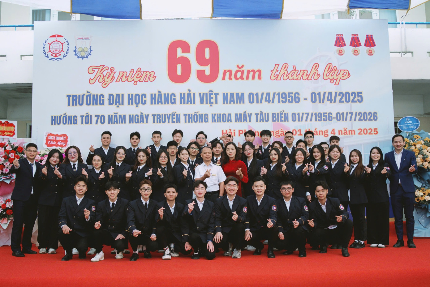 Tập thể là điểm tựa, là nơi Đức Anh học được giá trị sẻ chia, tinh thần trách nhiệm và sức mạnh của sự đoàn kết. Tập thể là điểm tựa, là nơi Đức Anh học được giá trị sẻ chia, tinh thần trách nhiệm và sức mạnh của sự đoàn kết.