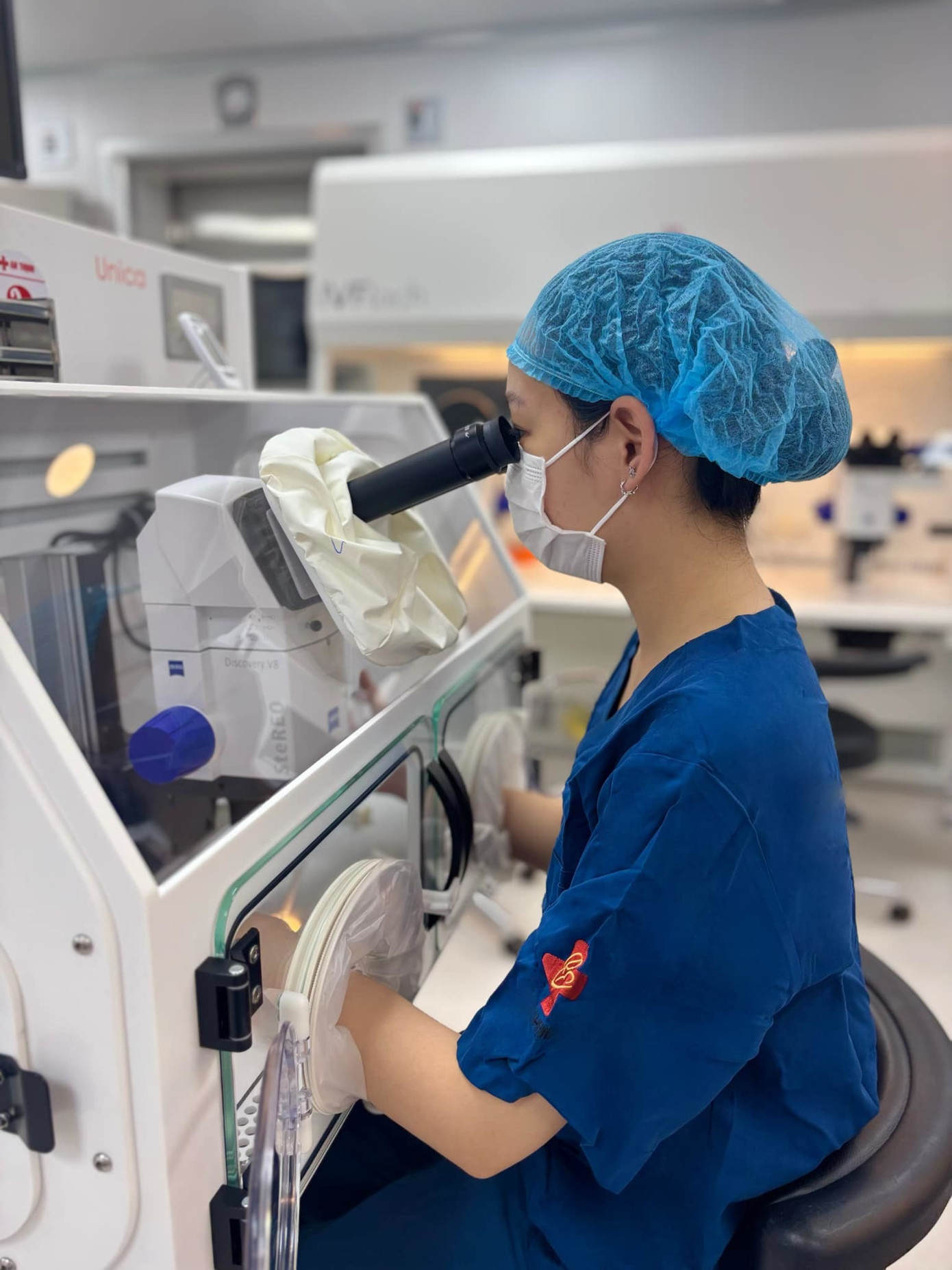 Hình ảnh Chuyên viên Lê Anh Phương làm việc. Hình ảnh Chuyên viên Lê Anh Phương làm việc.