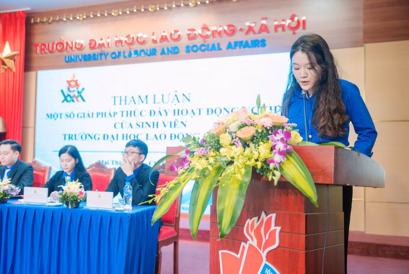 Thùy Linh đại diện 11.000 sinh viên toàn Trường trình bày tham luận tại Đại hội Đại biểu Đoàn TNCS Hồ Chí Minh Trường Đại học Lao động – Xã hội lần thứ XXIX, nhiệm kỳ 2024 – 2027.