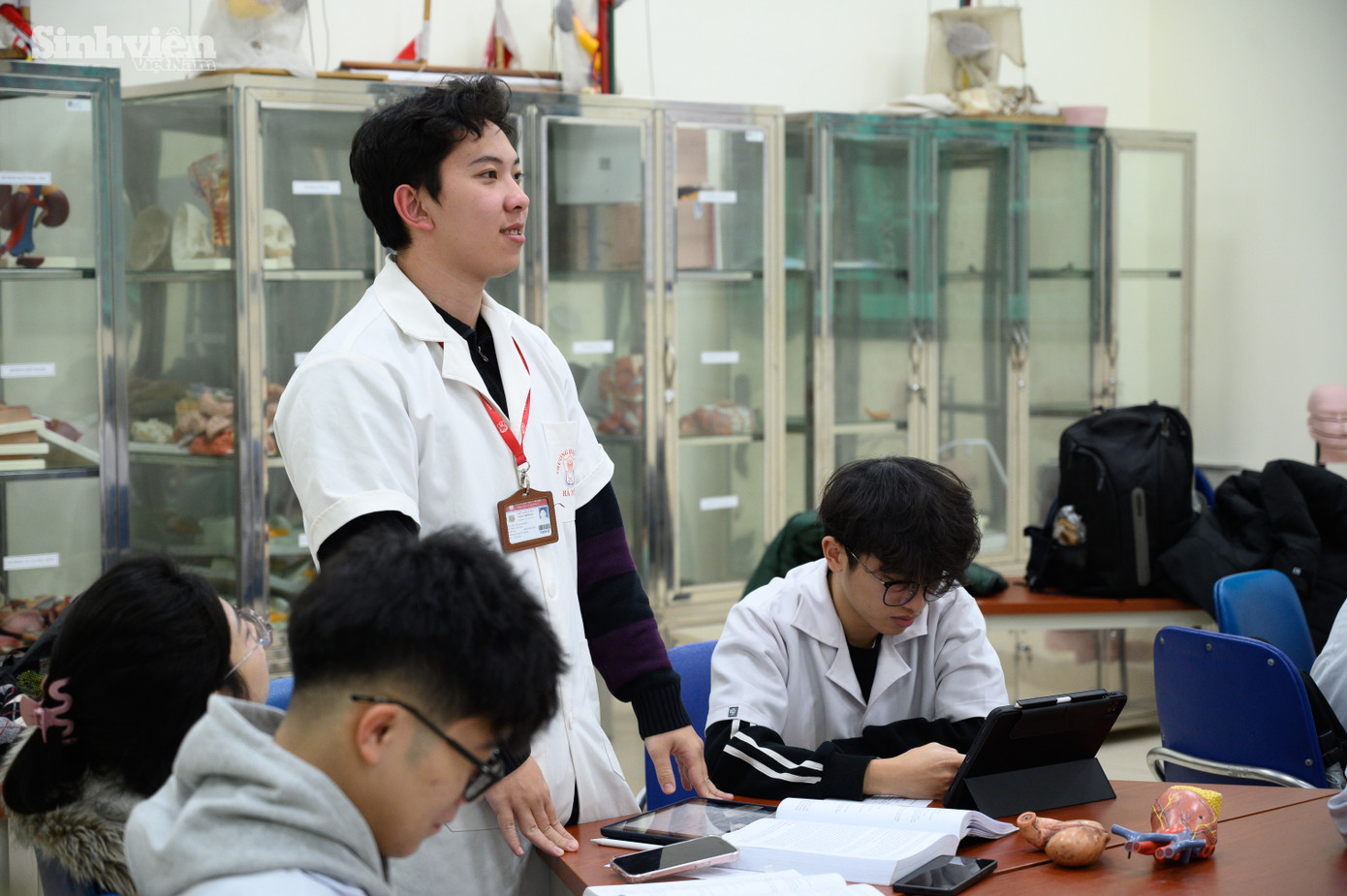 Sáu năm đại học và khát vọng trở thành bác sĩ nội trú là một hành trình dài đầy thử thách. Mong rằng Đức sẽ luôn vững vàng, kiên định, giữ trọn nhiệt huyết với nghề và vượt qua mọi khó khăn. Mong rằng trong tương lai, chúng ta sẽ sớm được gặp lại Bùi Quang Đức khi trở thành một bác sĩ tài đức vẹn toàn.