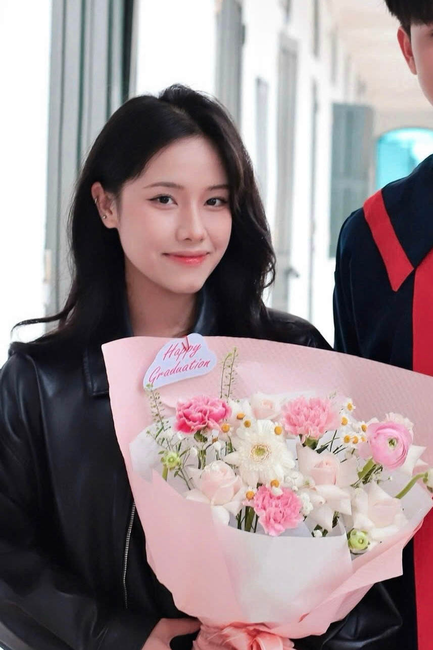 Khoác áo blouse trắng là niềm tự hào, nhưng hơn hết, đó là trách nhiệm và sứ mệnh cao cả mà Ngọc cùng những sinh viên ngành Y Dược luôn hướng đến.