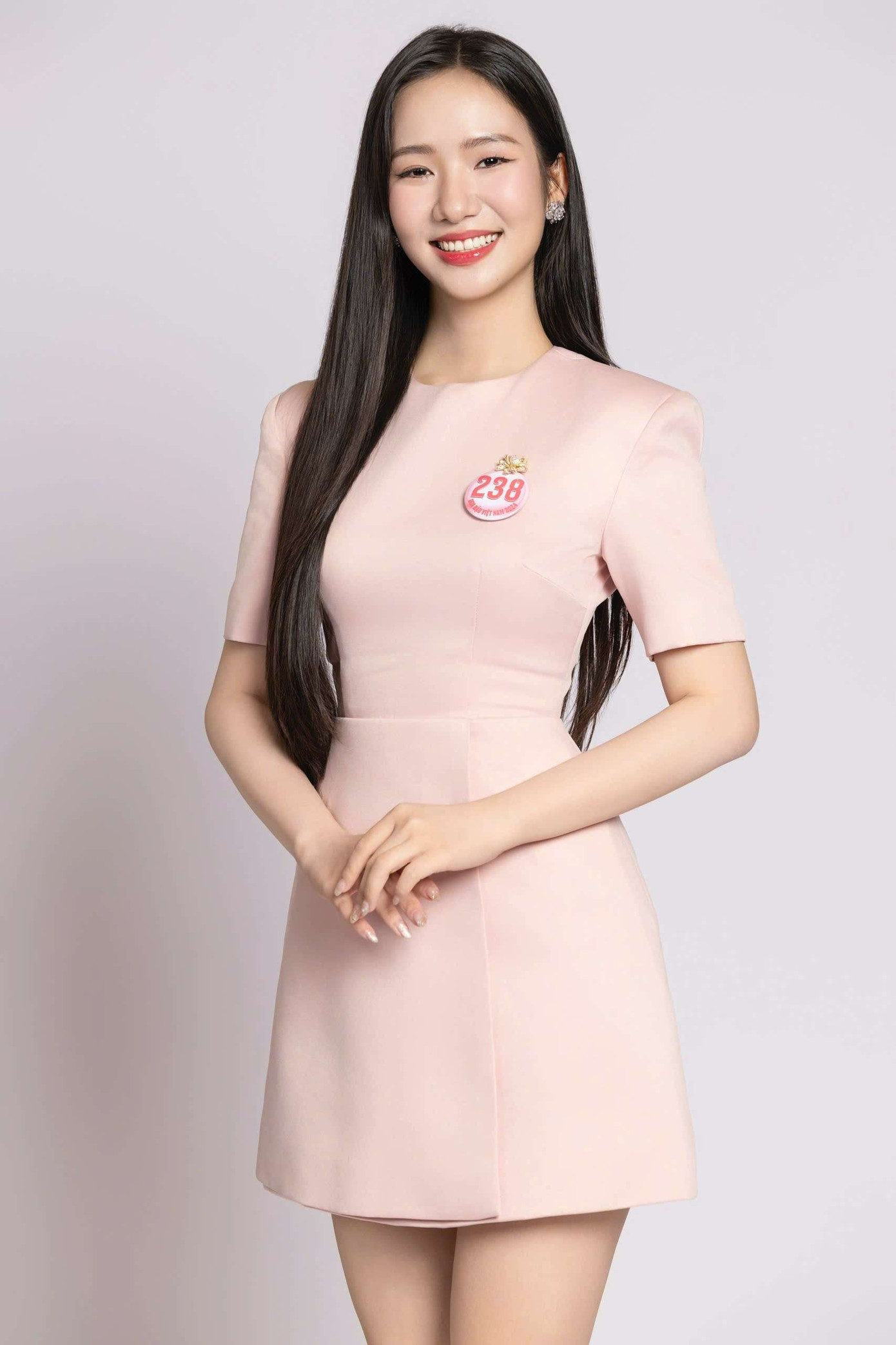 Nguyễn Phương Nhi là sinh viên Trường Đại học Kinh tế, Đại học Đà Nẵng. Nguyễn Phương Nhi là sinh viên Trường Đại học Kinh tế, Đại học Đà Nẵng.