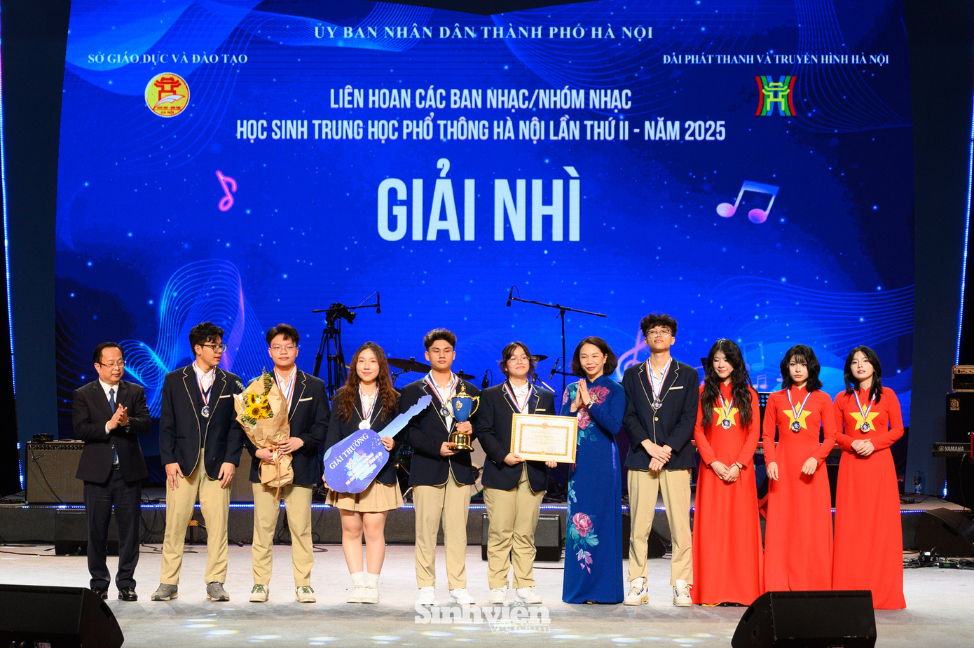 Phó Chủ tịch UBND TP Hà Nội Vũ Thu Hà cùng Giám đốc Sở GD&ĐT Hà Nội Trần Thế Cương đã cùng nhau trao giải Nhì cho 5 ban nhạc xuất sắc nhất. Các ban nhạc đạt giải Nhì bao gồm: Glee Ams x Cầm ca (THPT Chuyên Hà Nội - Amsterdam); Medley Melody (THPT Phan Huy Chú, Đống Đa); Dấu vết (Trường THPT Bình Minh); Up Band (THPT Chuyên Chu Văn An) và Phan Dinh Phung Band (THPT Phan Đình Phùng).