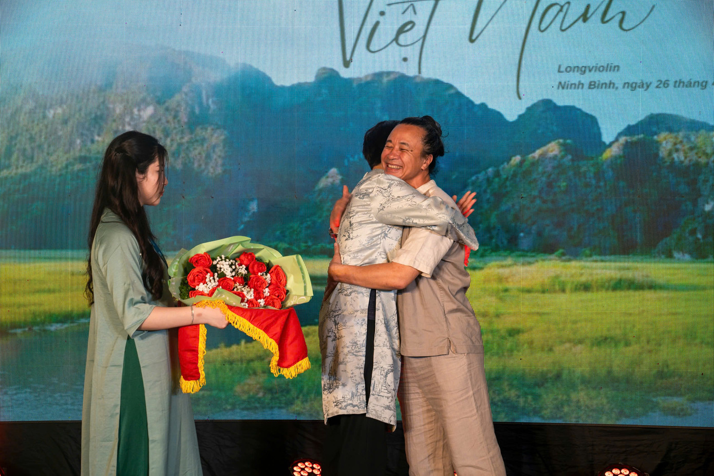 Sản phẩm âm nhạc mới của Longviolin nhận được nhiều lời khen ngợi từ nhạc sĩ Lê Minh Sơn.