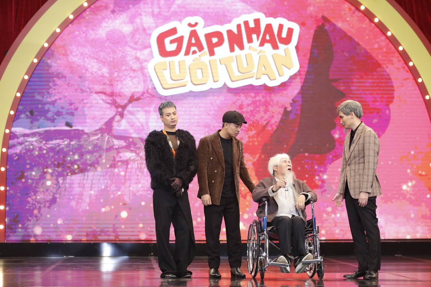 Một tiểu phẩm đặc sắc với nội dung phản ánh những vấn đề thời sự theo cách dí dỏm, sâu sắc. Một tiểu phẩm đặc sắc với nội dung phản ánh những vấn đề thời sự theo cách dí dỏm, sâu sắc.