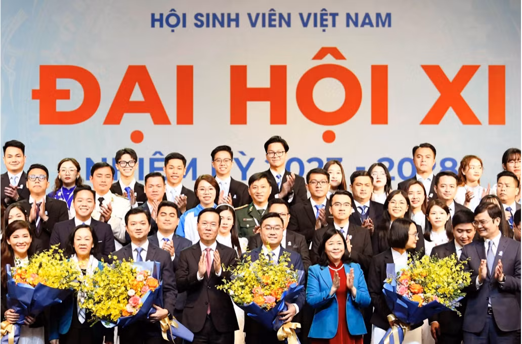 Hoàng Đức Chung trong buổi Kiện toàn giữ chức vụ Ủy viên Ban Chấp hành Trung ương Hội Sinh viên Việt Nam khóa XI, nhiệm kỳ 2023 - 2028. Hoàng Đức Chung trong buổi Kiện toàn giữ chức vụ Ủy viên Ban Chấp hành Trung ương Hội Sinh viên Việt Nam khóa XI, nhiệm kỳ 2023 - 2028.