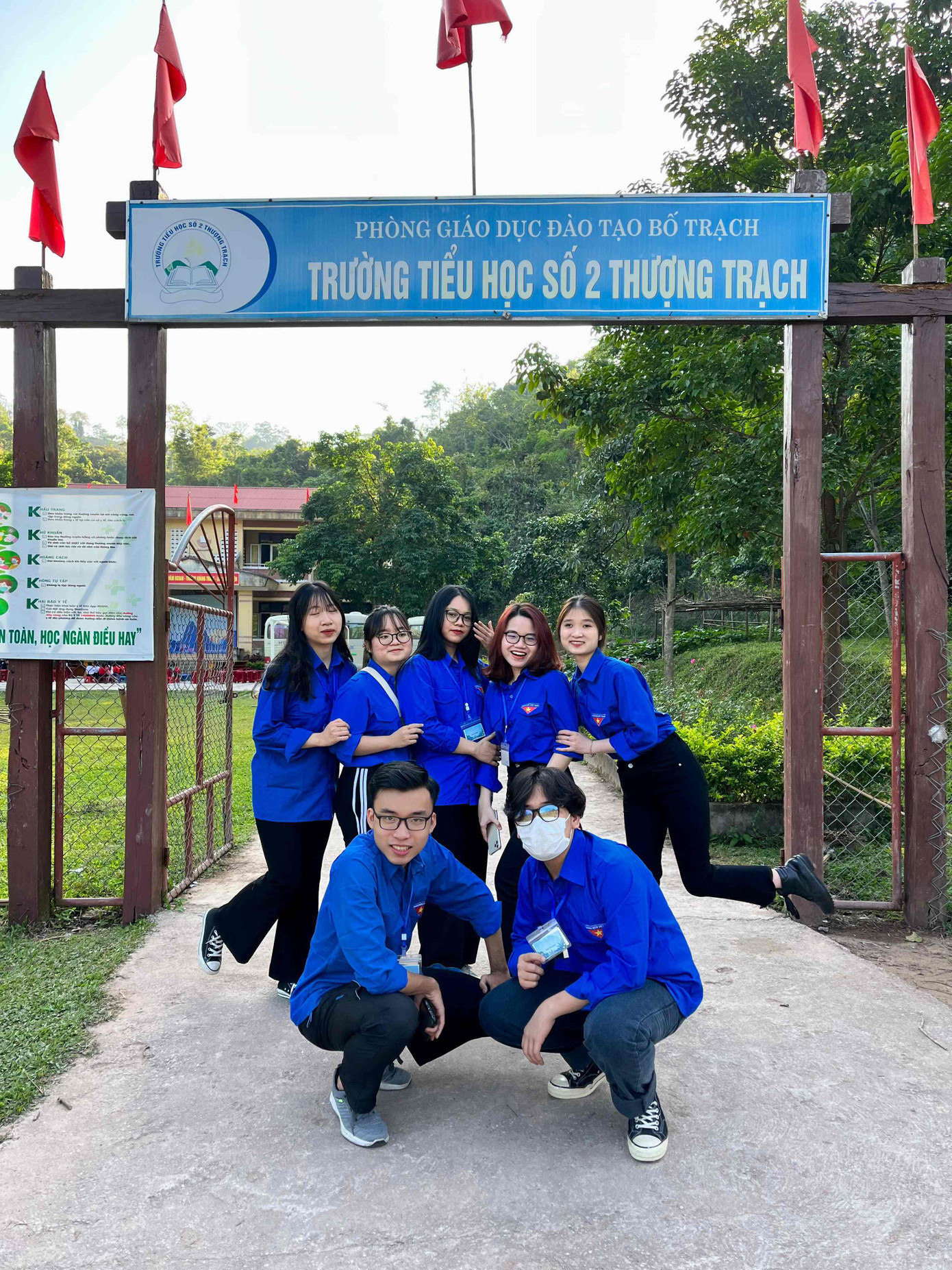 Châu Anh cùng CLB Tình nguyện Học viện Ngoại giao - DVC trong chương trình Khởi 2022 tại Trường Tiểu học Số 2, xã Trượng Thạch, huyện Bố Trạch, tỉnh Quảng Bình. Châu Anh cùng CLB Tình nguyện Học viện Ngoại giao - DVC trong chương trình Khởi 2022 tại Trường Tiểu học Số 2, xã Trượng Thạch, huyện Bố Trạch, tỉnh Quảng Bình.