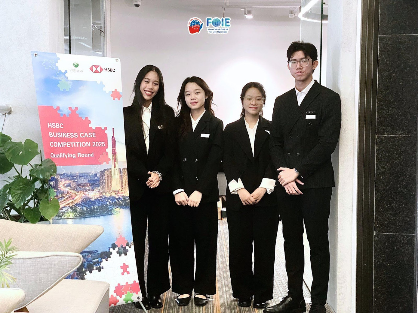 Sinh viên Ngành Kinh doanh quốc tế đạt Top 06 miền Bắc tại cuộc thi HSBC Case Competition 2025.