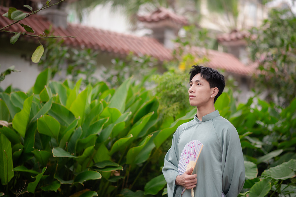 Lòng thanh tịnh giữa những lo toan đời thường – Tết là lúc Hòa tìm thấy sự an nhiên cho chính mình.