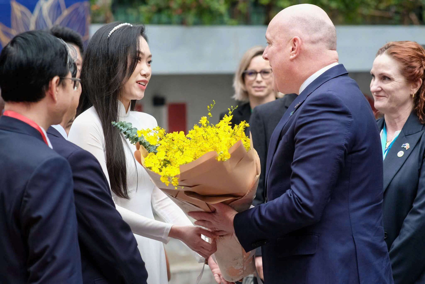 Ảnh tặng hoa. Ảnh tặng hoa.