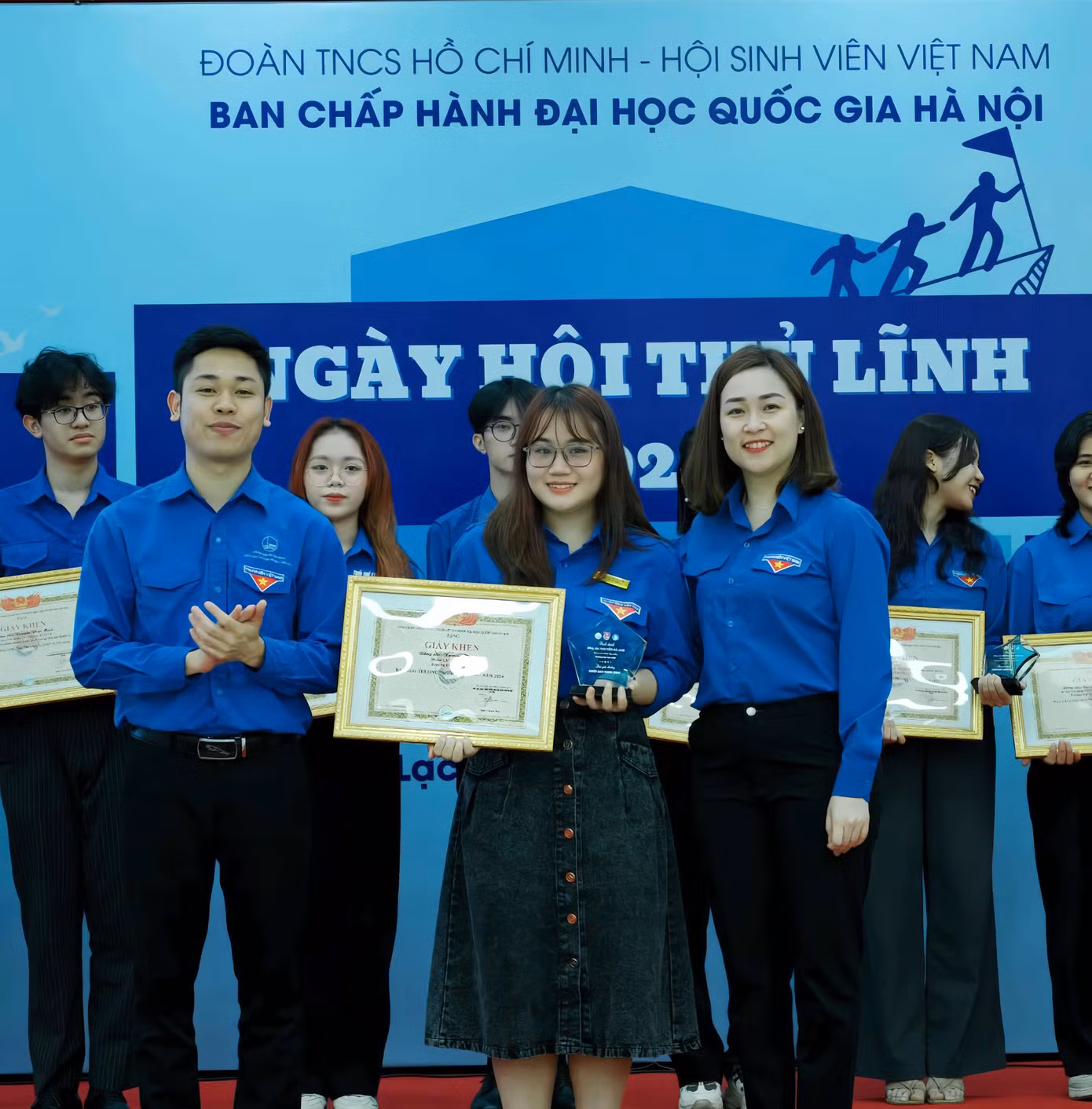 Hà Anh vinh dự nhận giải thưởng “Ngôi Sao Xanh” năm 2024.