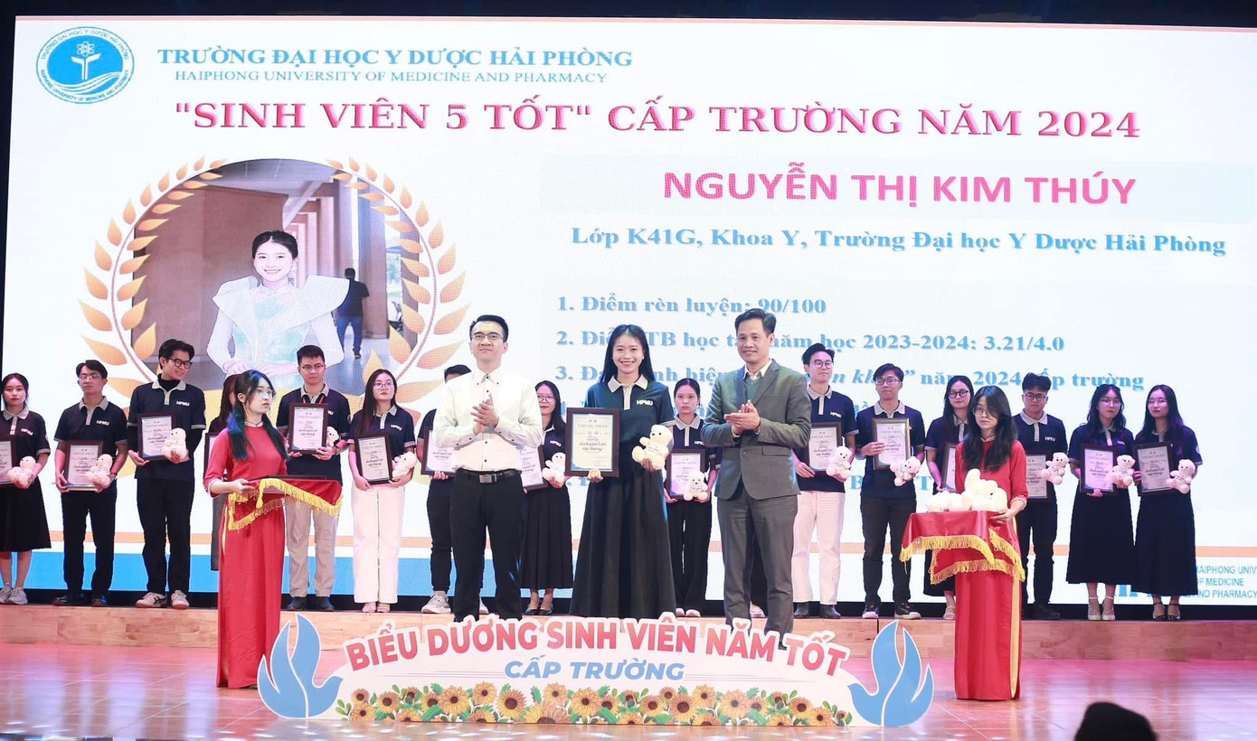 Kim Thúy vinh dự nhận danh hiệu Sinh viên 5 tốt cấp Trường năm 2024. Kim Thúy vinh dự nhận danh hiệu Sinh viên 5 tốt cấp Trường năm 2024.