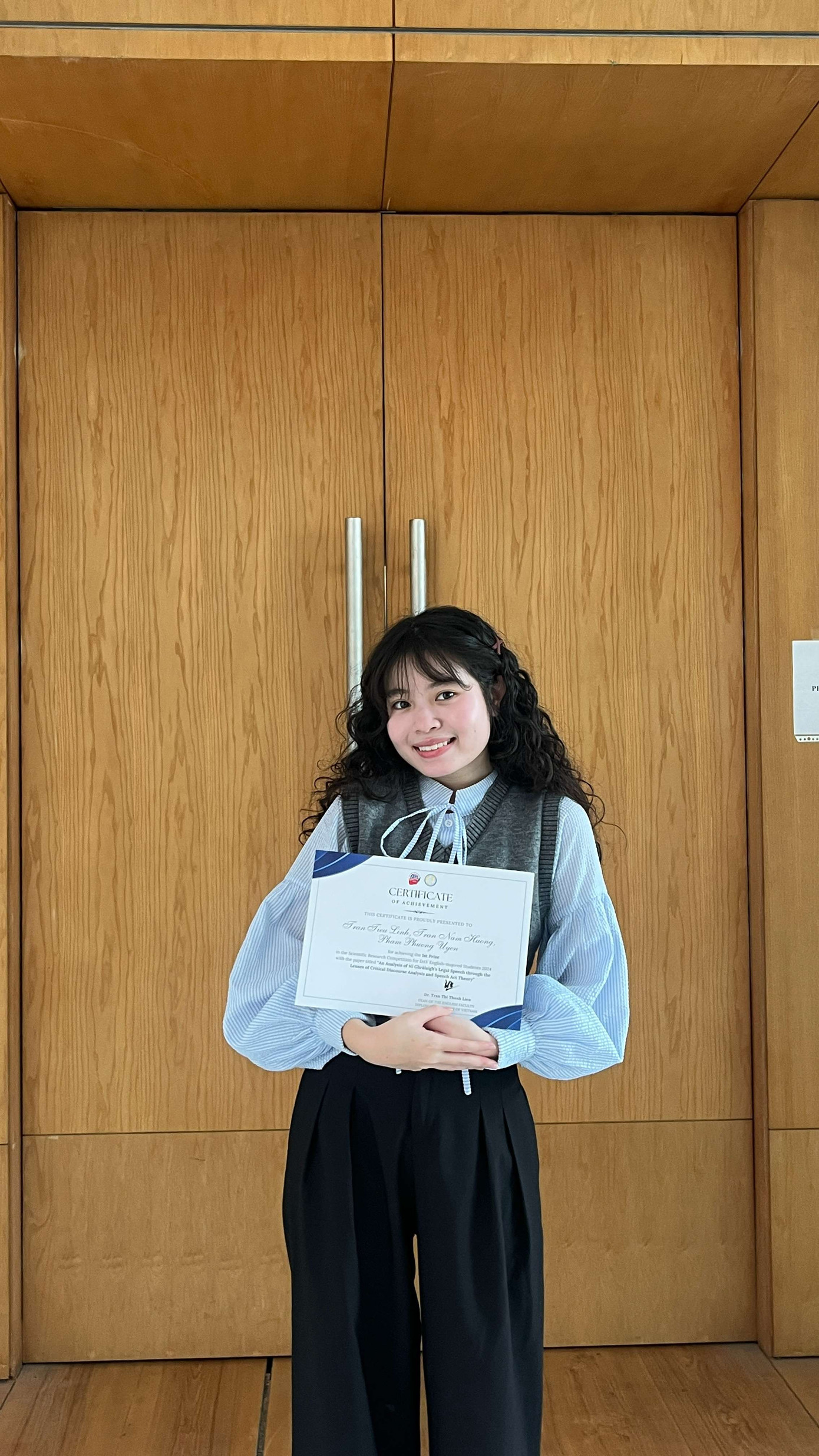 Nữ sinh đạt Giải nhất Nghiên cứu Khoa học do Khoa tiếng Anh, Học viện Ngoại giao tổ chức lần thứ 2 vào năm 2025.