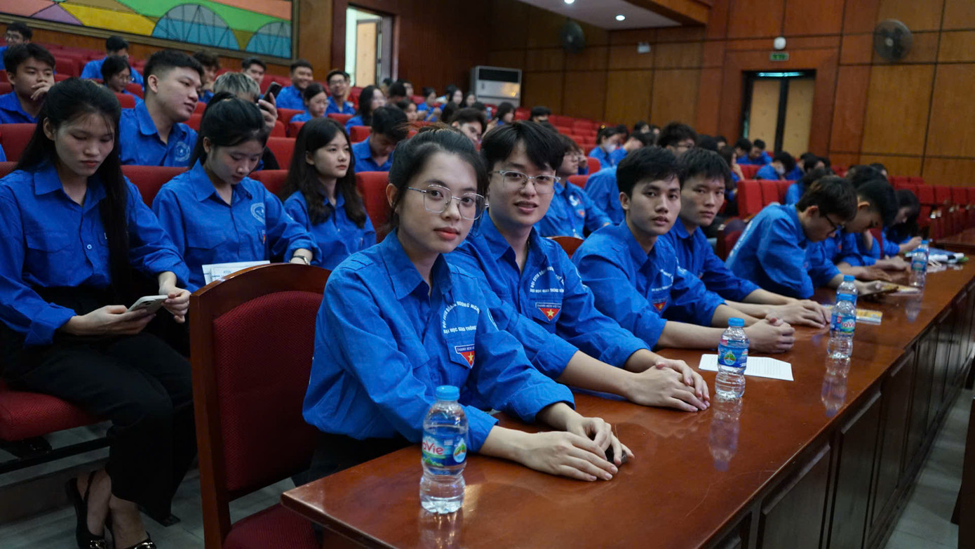 Các chiến sĩ tình nguyện Trường Đại học Giao thông Vận tải sẵn sàng lên đường thực hiện Chiến dịch “Mùa hè xanh” 2025, mang tinh thần xung kích và trái tim nhân ái đến với cộng đồng.