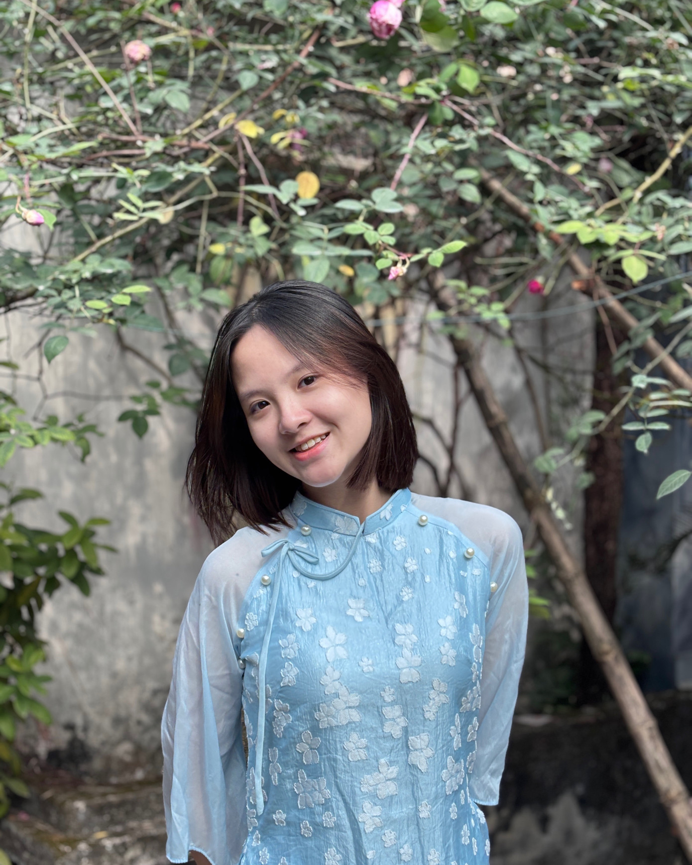 “Xa nhà, không ít lần mình thấy chênh vênh – nhưng nghĩ về Bác, người cũng từng một mình giữa thế giới rộng lớn, mình lại có thêm năng lượng để đi tiếp” – Phan Quế Anh, du học sinh tại Singapore.