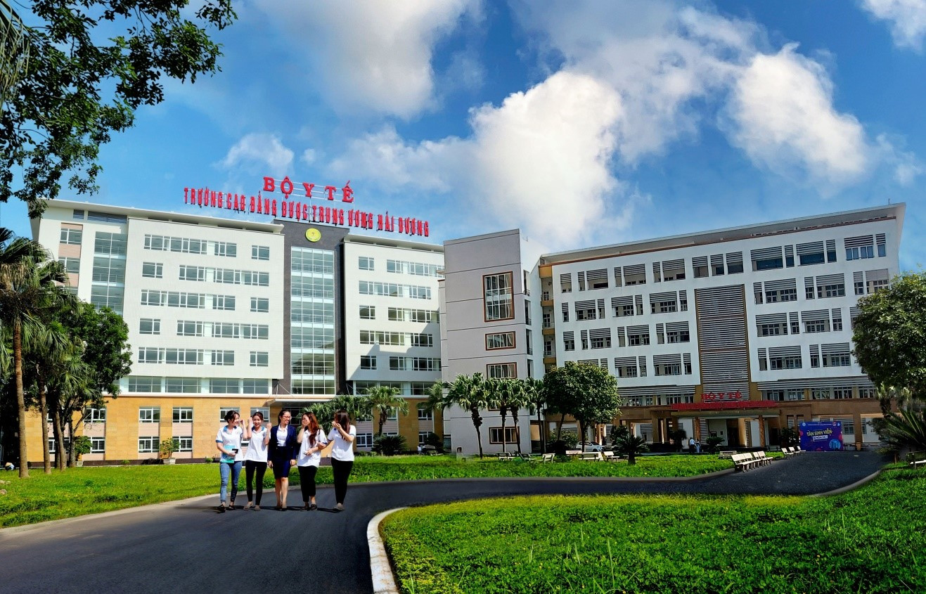 Toàn cảnh khu vực giảng đường lý thuyết và thực hành của nhà trường. Toàn cảnh khu vực giảng đường lý thuyết và thực hành của nhà trường.