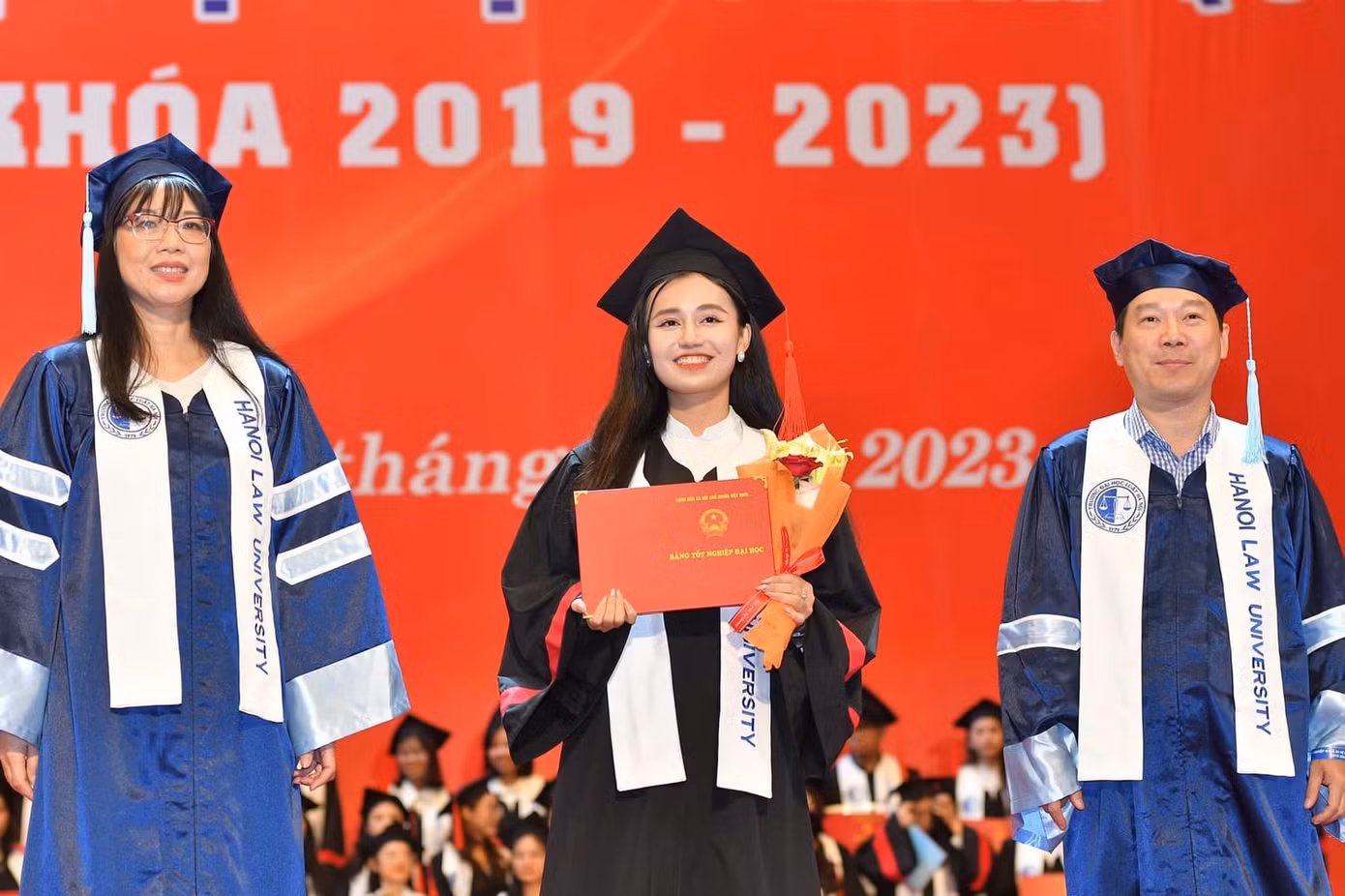 Hồng Hạnh trong khoảnh khắc đáng nhớ ngày tốt nghiệp Đại học. Hồng Hạnh trong khoảnh khắc đáng nhớ ngày tốt nghiệp Đại học.