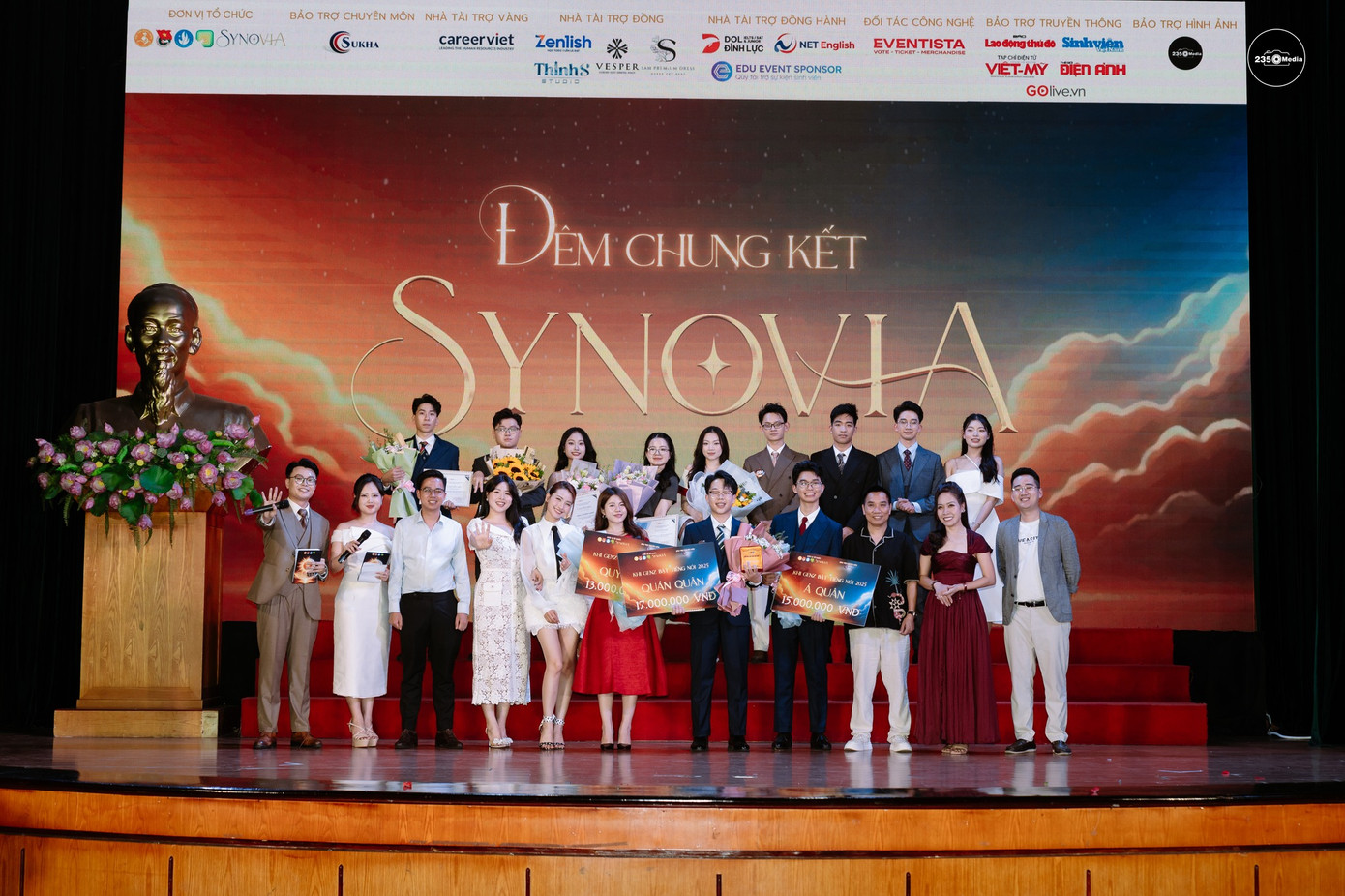 Top 3 gương mặt xuất sắc nhất của SYNOVIA 2025 – những tiếng nói bản lĩnh, sáng tạo và đầy cảm hứng của Gen Z. Top 3 gương mặt xuất sắc nhất của SYNOVIA 2025 – những tiếng nói bản lĩnh, sáng tạo và đầy cảm hứng của Gen Z.