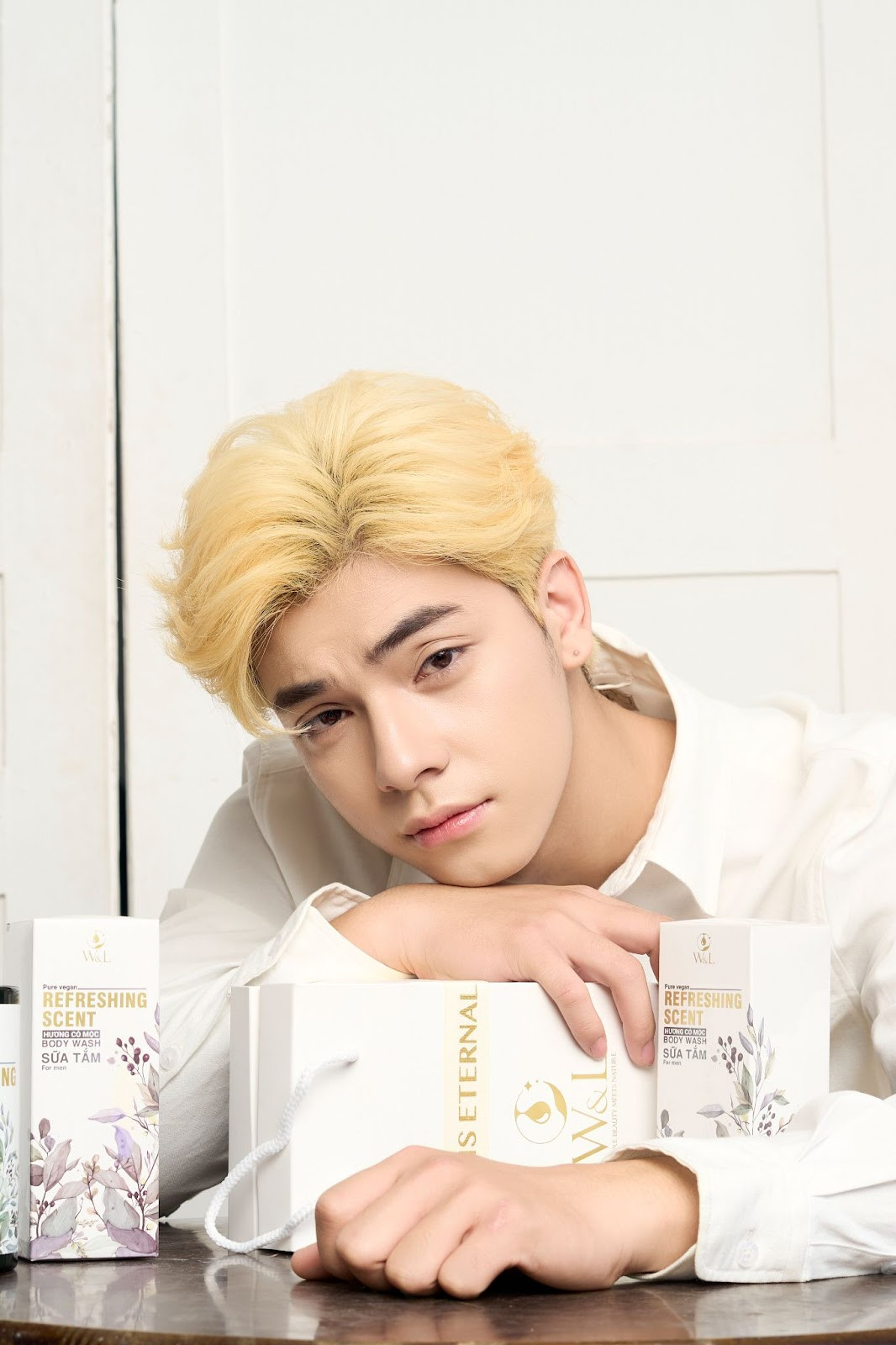 Vẻ đẹp của Đình Vương không chỉ nằm ở diện mạo mà còn ở những thành tựu cậu đạt được trong nghệ thuật và học tập. Vẻ đẹp của Đình Vương không chỉ nằm ở diện mạo mà còn ở những thành tựu cậu đạt được trong nghệ thuật và học tập.