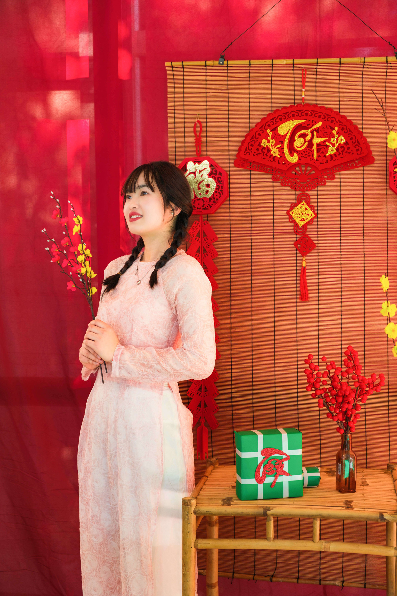 Bạn Thanh Uyên sinh viên năm nhất khoa kinh tế tại trường Đại học Yamanashi Gakuin. Bạn Thanh Uyên sinh viên năm nhất khoa kinh tế tại trường Đại học Yamanashi Gakuin.