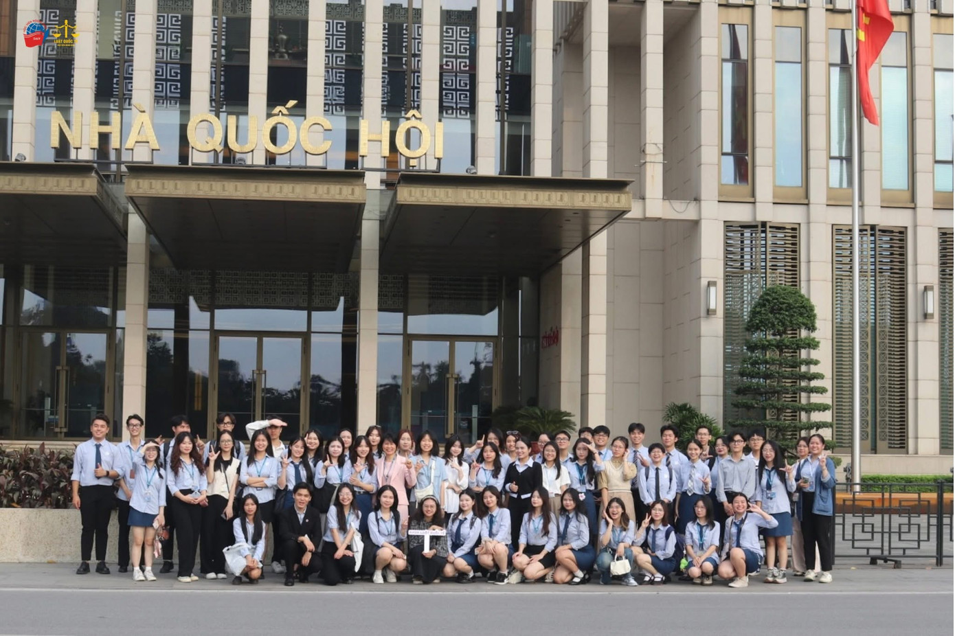 Sinh viên Học viện Ngoại giao trong chuyến thăm Nhà Quốc hội. Sinh viên Học viện Ngoại giao trong chuyến thăm Nhà Quốc hội.