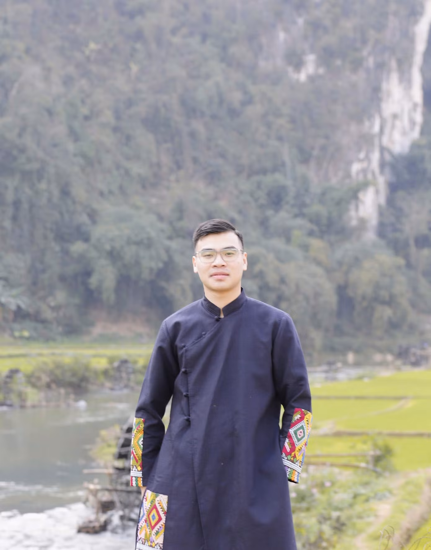 Quàng Đạt nhận thấy Tết cổ truyền hiện nay đã mang một diện mạo mới. Quàng Đạt nhận thấy Tết cổ truyền hiện nay đã mang một diện mạo mới.
