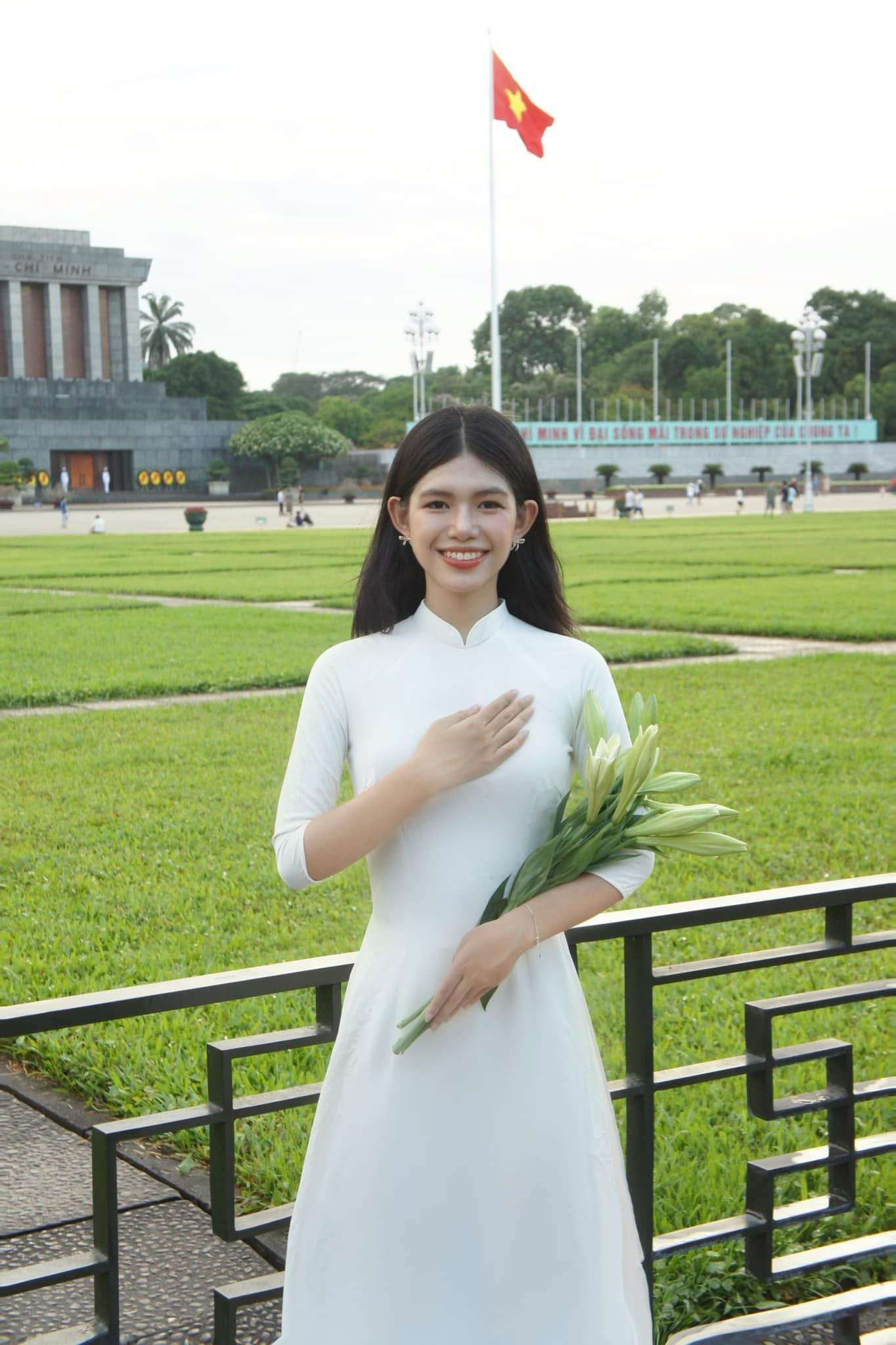 Huệ Chi sống hết mình với tuổi trẻ bằng tình yêu thương và trách nhiệm với cộng đồng.